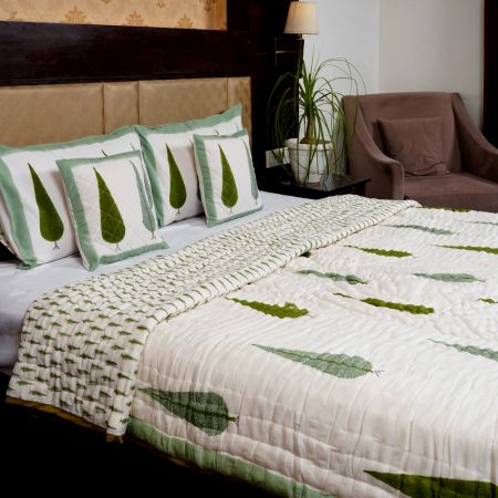 Botanic Charm Cotton Quilt